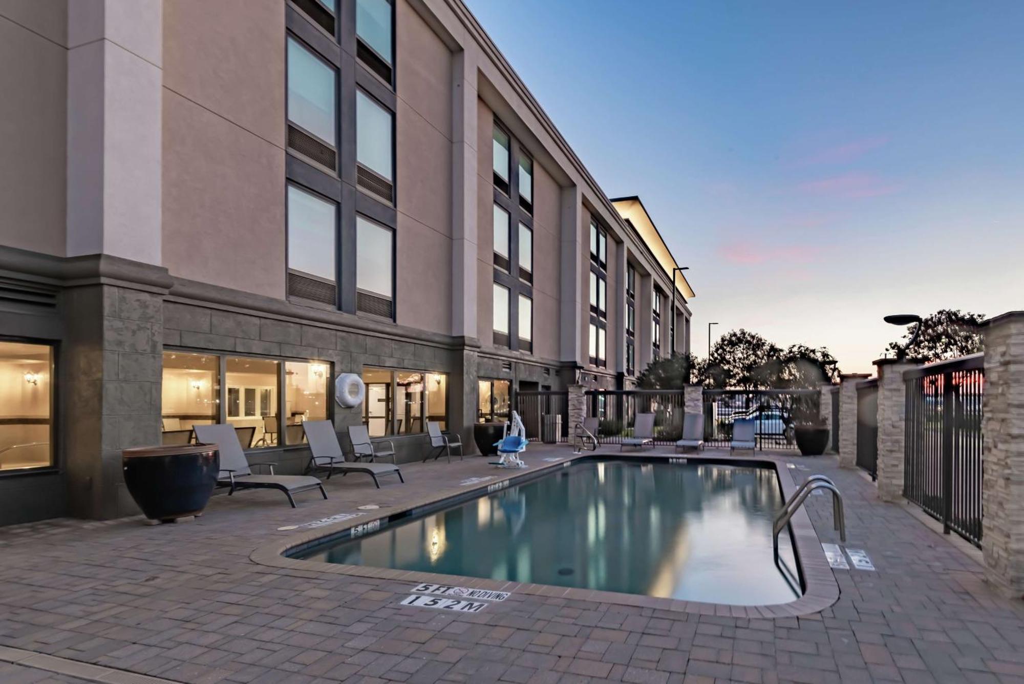 Hampton Inn Waco North Exteriör bild