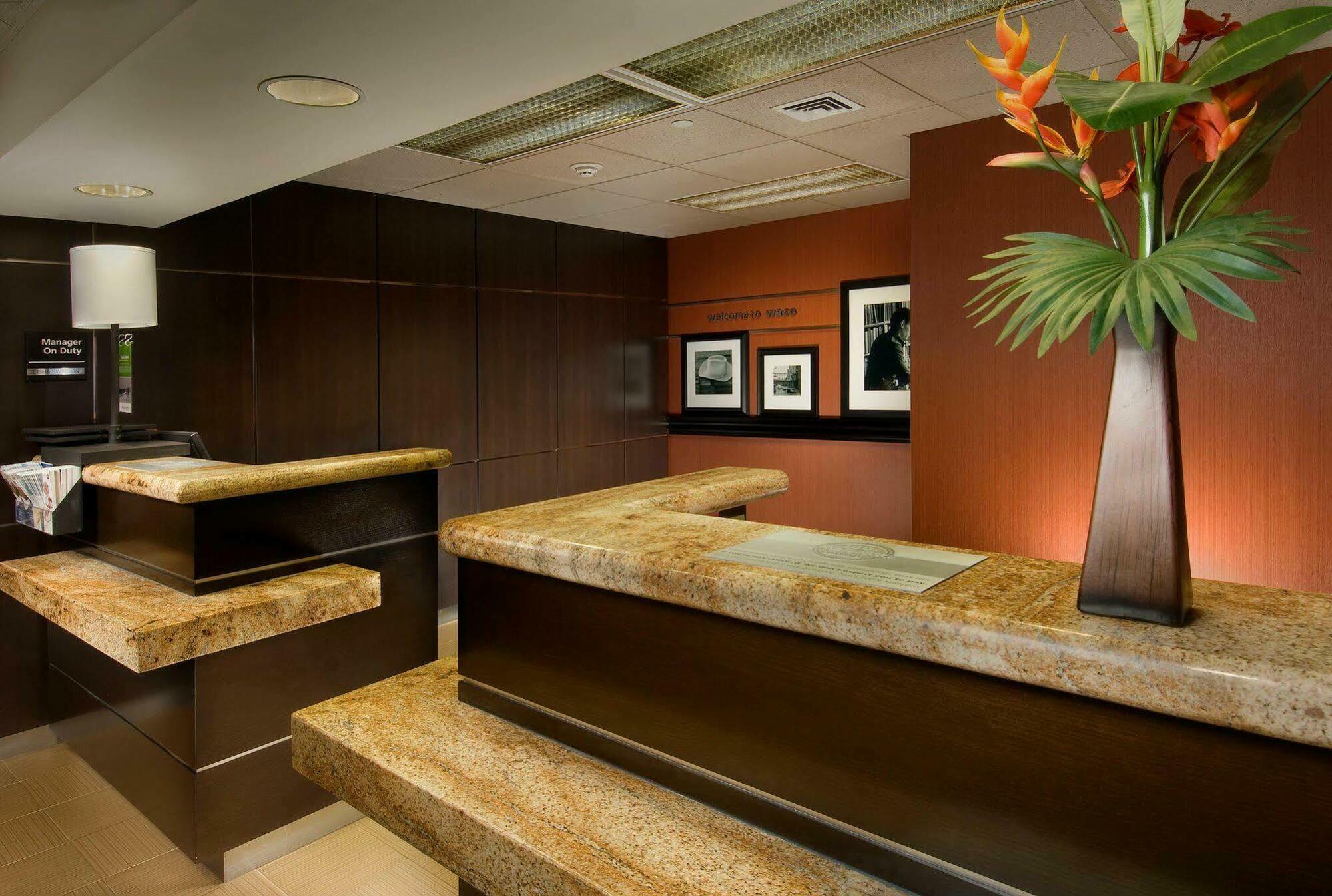 Hampton Inn Waco North Exteriör bild