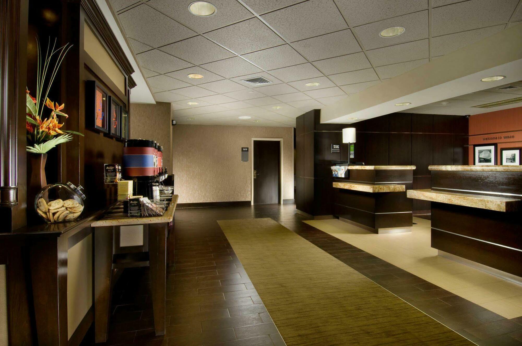 Hampton Inn Waco North Exteriör bild