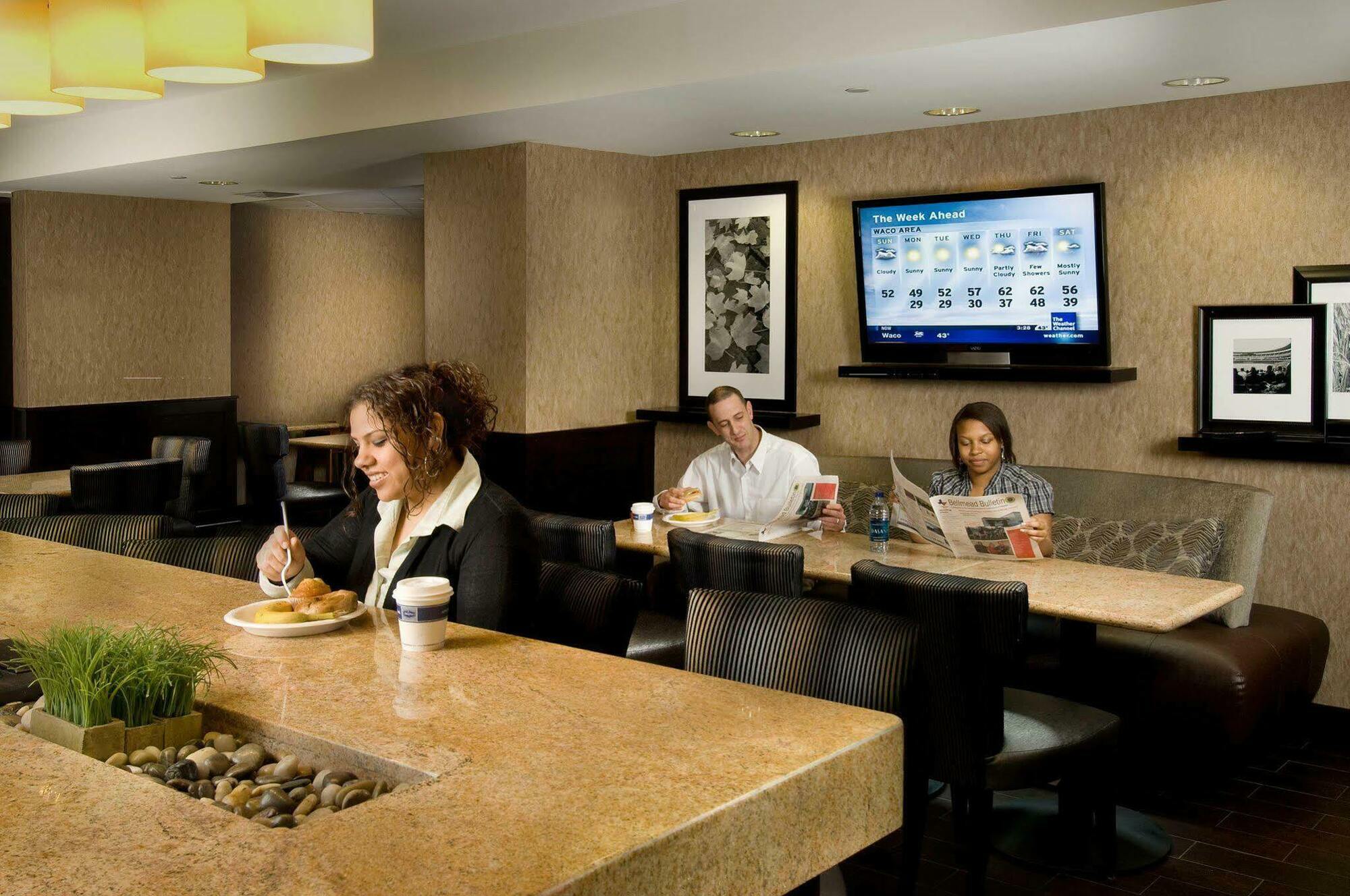 Hampton Inn Waco North Exteriör bild